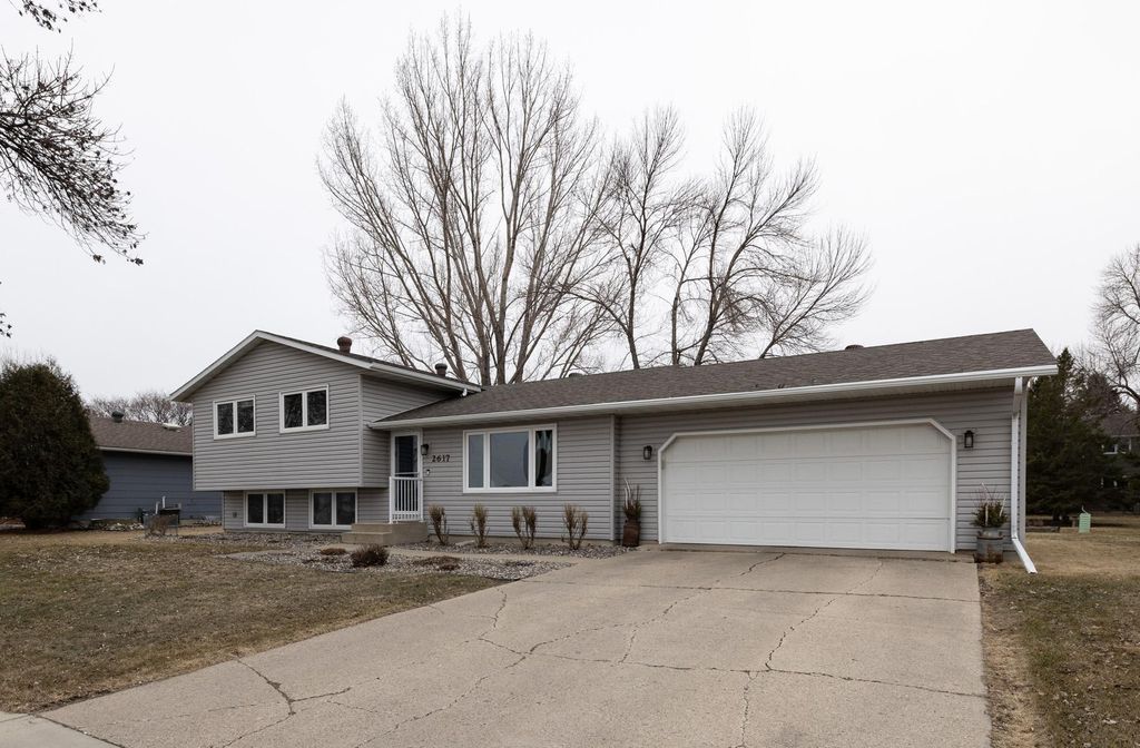 2617 4th Avenue S, Moorhead, MN 56560