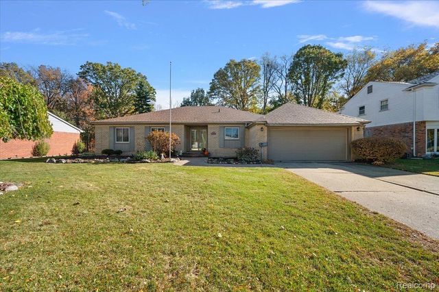 18406 Golfview Street, Livonia, MI 48152