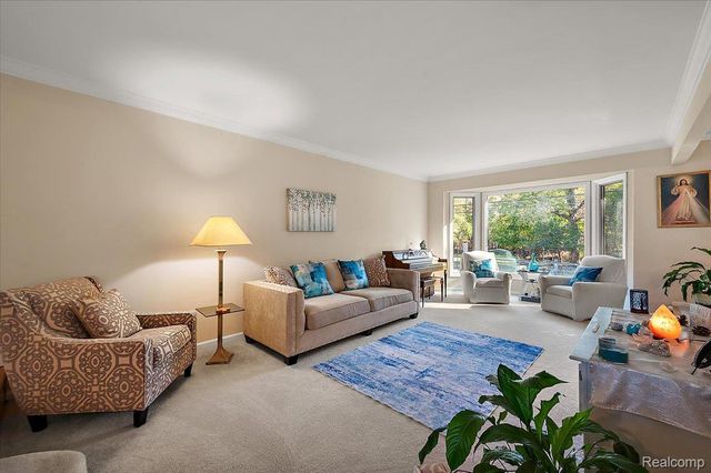 18406 Golfview Street, Livonia, MI 48152