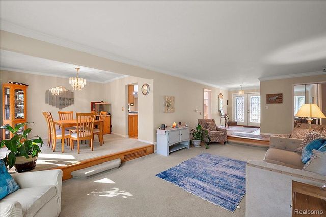 18406 Golfview Street, Livonia, MI 48152