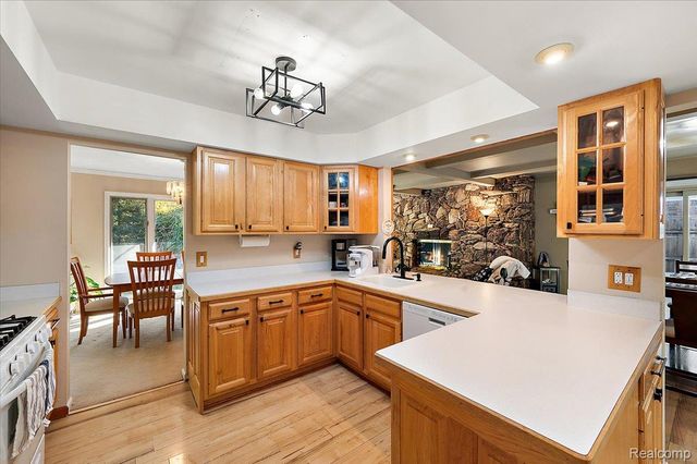 18406 Golfview Street, Livonia, MI 48152