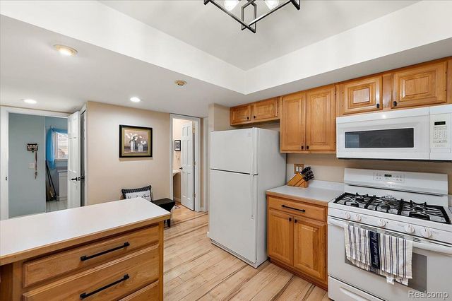 18406 Golfview Street, Livonia, MI 48152