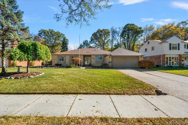 18406 Golfview Street, Livonia, MI 48152