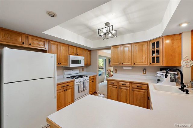 18406 Golfview Street, Livonia, MI 48152