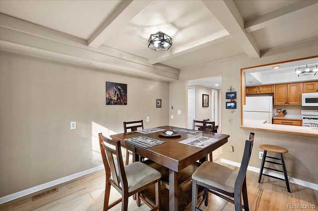 18406 Golfview Street, Livonia, MI 48152