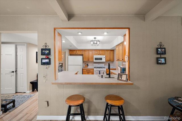 18406 Golfview Street, Livonia, MI 48152