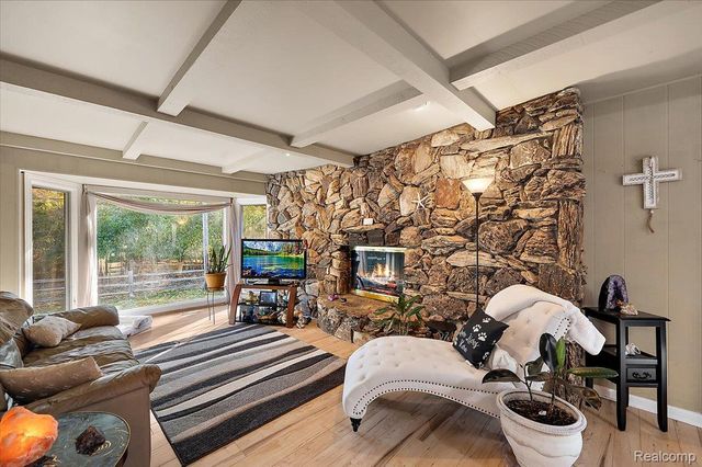 18406 Golfview Street, Livonia, MI 48152