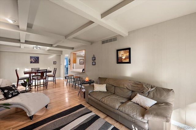 18406 Golfview Street, Livonia, MI 48152