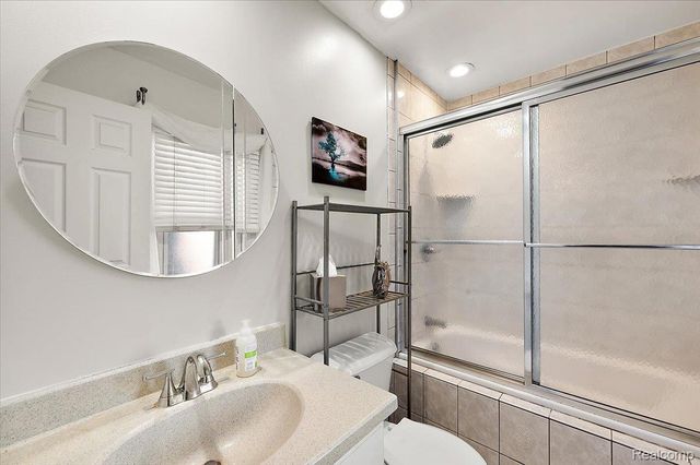 18406 Golfview Street, Livonia, MI 48152