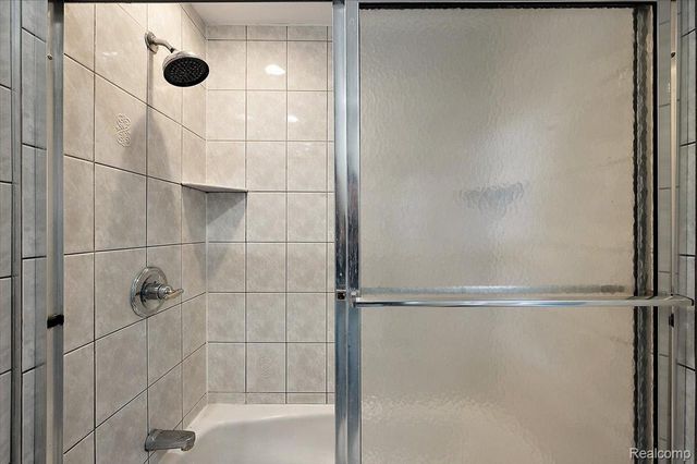 18406 Golfview Street, Livonia, MI 48152