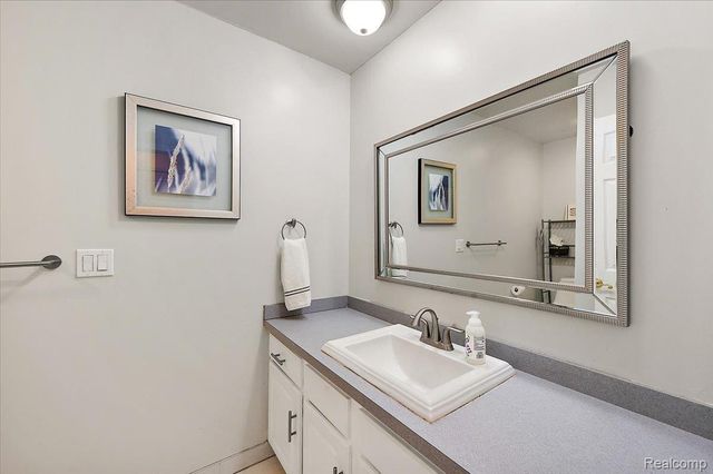 18406 Golfview Street, Livonia, MI 48152