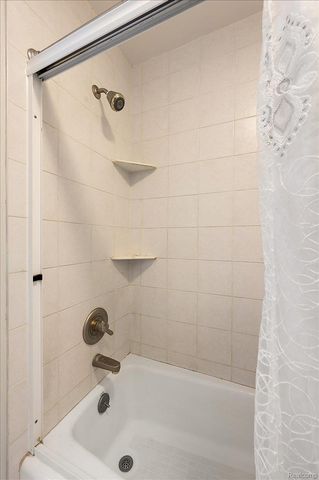 18406 Golfview Street, Livonia, MI 48152