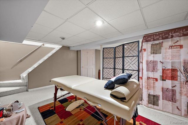 18406 Golfview Street, Livonia, MI 48152