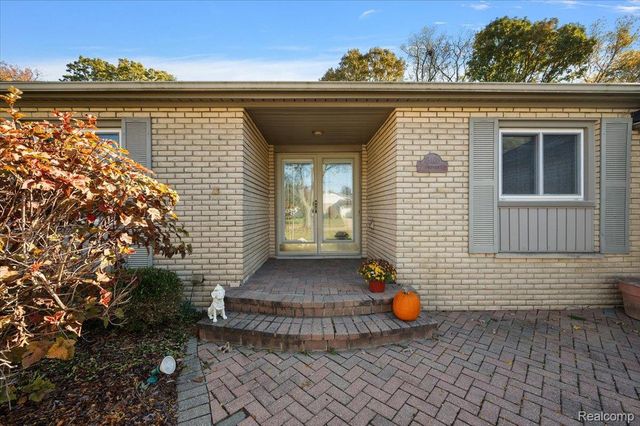 18406 Golfview Street, Livonia, MI 48152