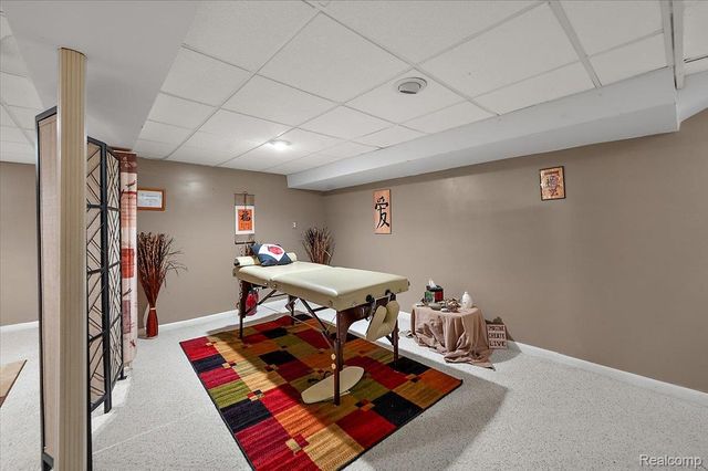 18406 Golfview Street, Livonia, MI 48152