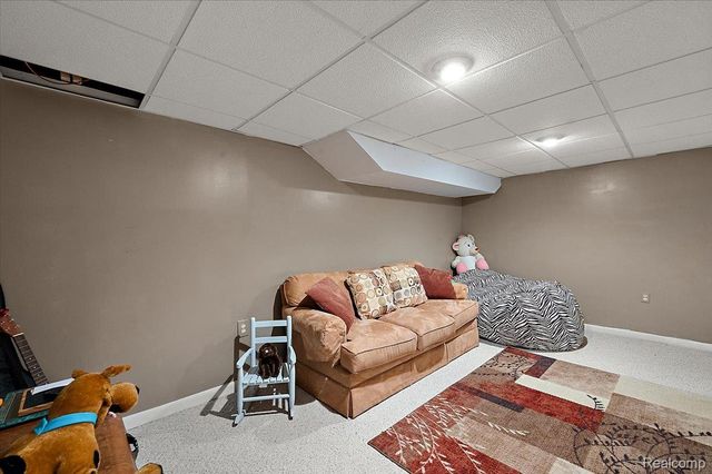 18406 Golfview Street, Livonia, MI 48152