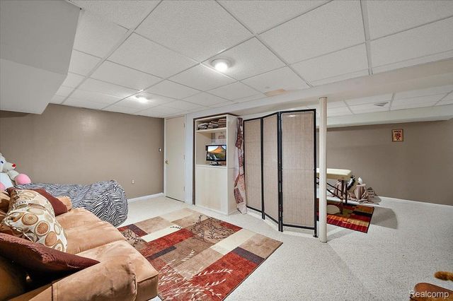 18406 Golfview Street, Livonia, MI 48152