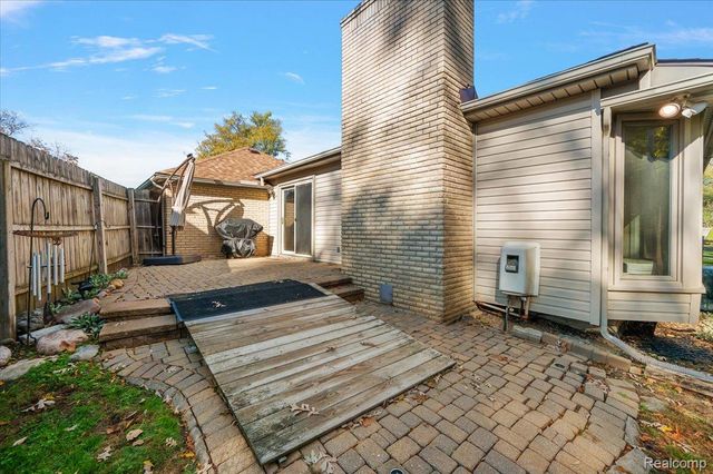 18406 Golfview Street, Livonia, MI 48152