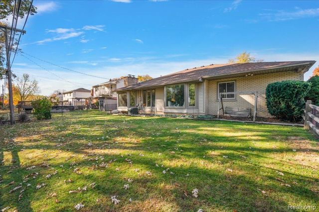 18406 Golfview Street, Livonia, MI 48152