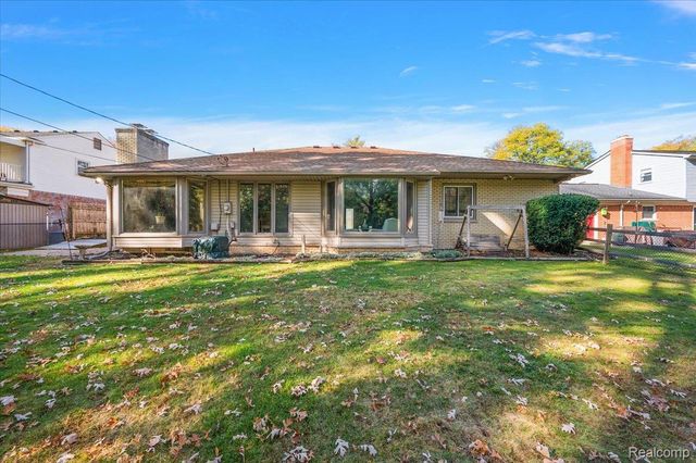 18406 Golfview Street, Livonia, MI 48152