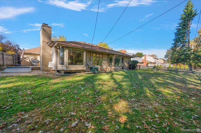 18406 Golfview Street, Livonia, MI 48152