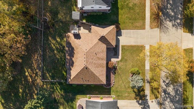 18406 Golfview Street, Livonia, MI 48152