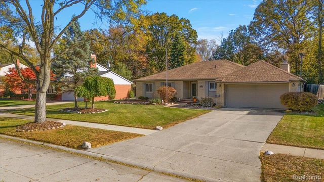 18406 Golfview Street, Livonia, MI 48152