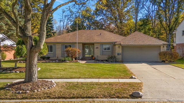 18406 Golfview Street, Livonia, MI 48152