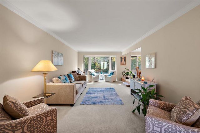 18406 Golfview Street, Livonia, MI 48152