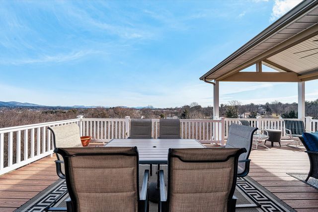 2120 River Oaks DR, Salem, VA 24153