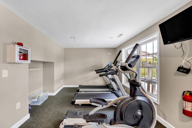 2120 River Oaks DR, Salem, VA 24153