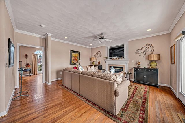 2120 River Oaks DR, Salem, VA 24153