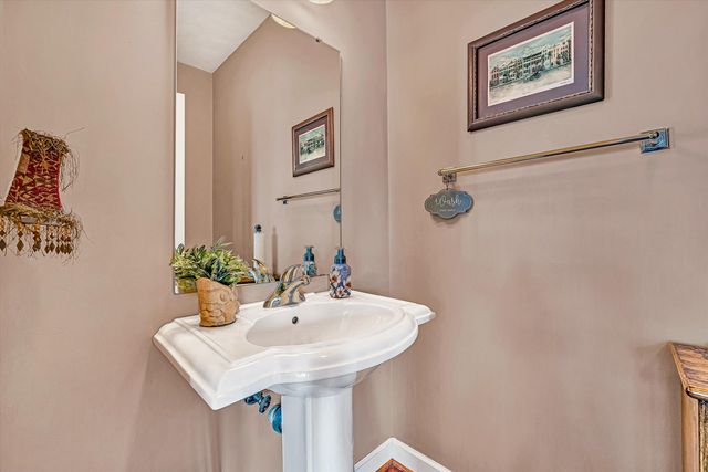 2120 River Oaks DR, Salem, VA 24153