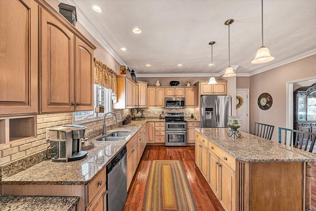 2120 River Oaks DR, Salem, VA 24153