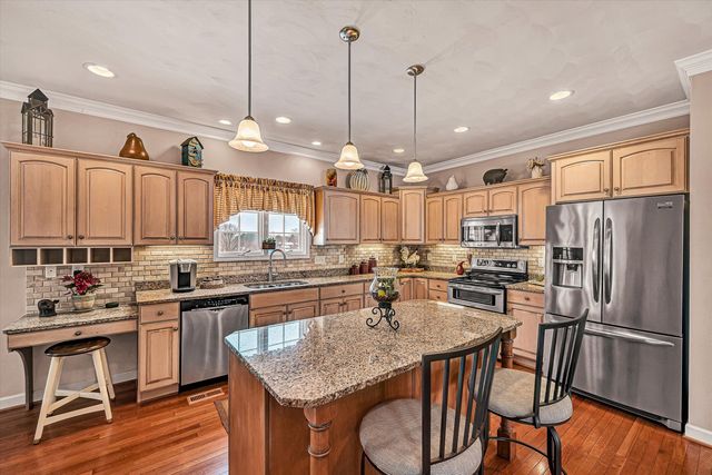 2120 River Oaks DR, Salem, VA 24153