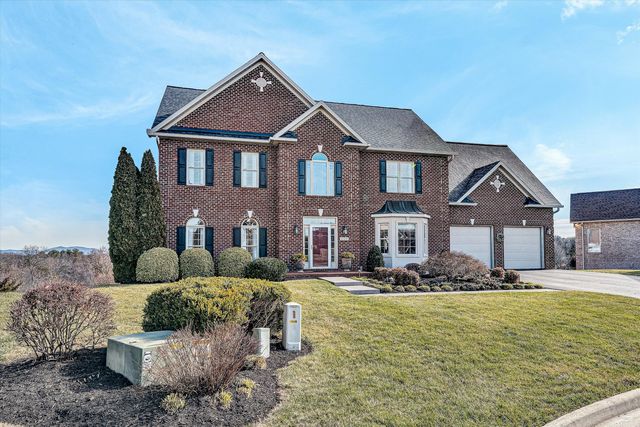 2120 River Oaks DR, Salem, VA 24153