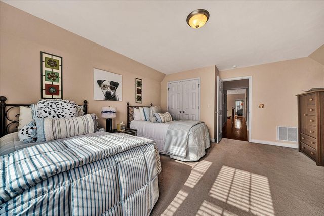 2120 River Oaks DR, Salem, VA 24153