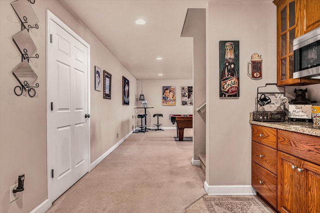 2120 River Oaks DR, Salem, VA 24153