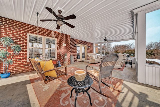 2120 River Oaks DR, Salem, VA 24153