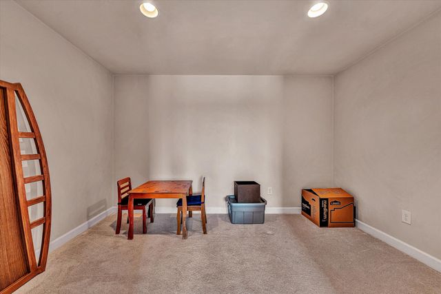 2120 River Oaks DR, Salem, VA 24153