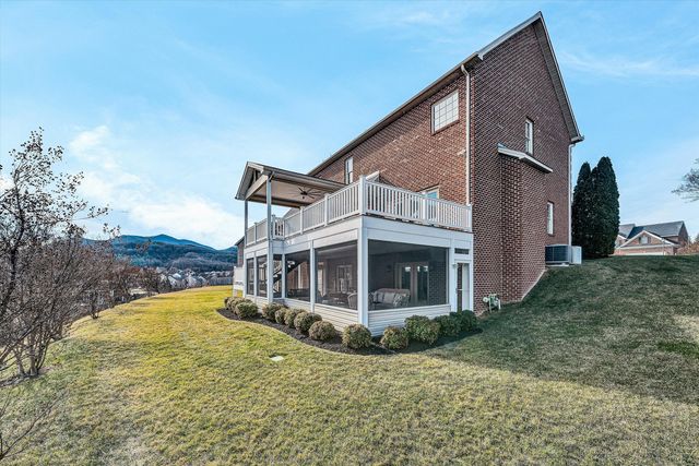 2120 River Oaks DR, Salem, VA 24153