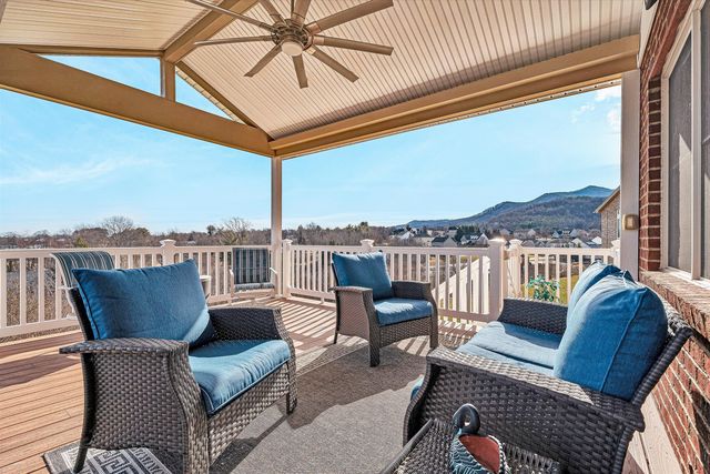 2120 River Oaks DR, Salem, VA 24153