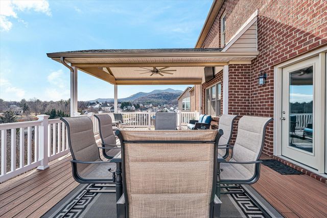 2120 River Oaks DR, Salem, VA 24153