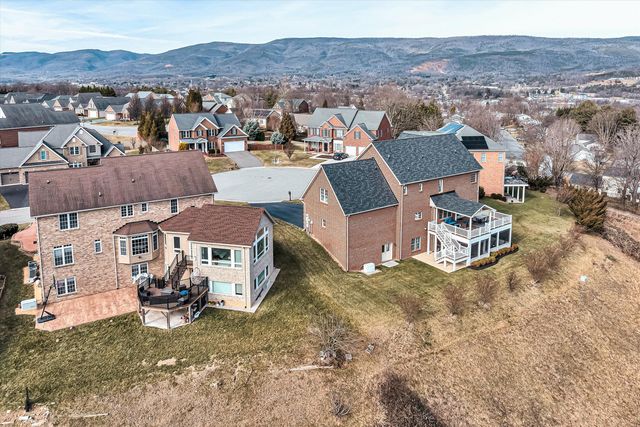 2120 River Oaks DR, Salem, VA 24153