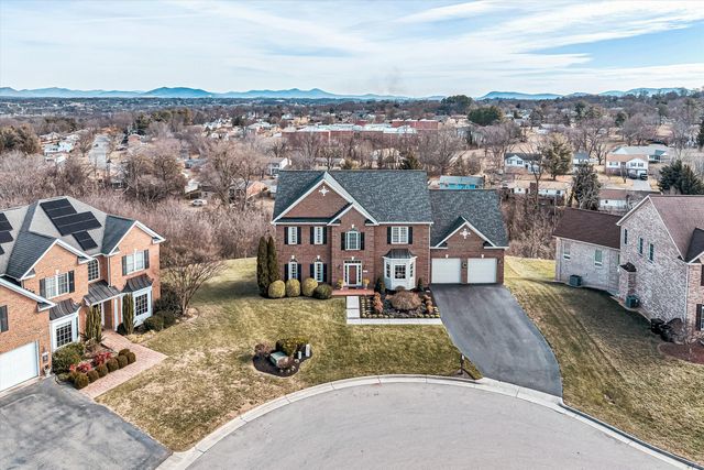 2120 River Oaks DR, Salem, VA 24153