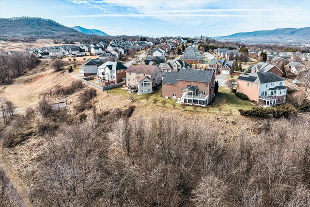 2120 River Oaks DR, Salem, VA 24153