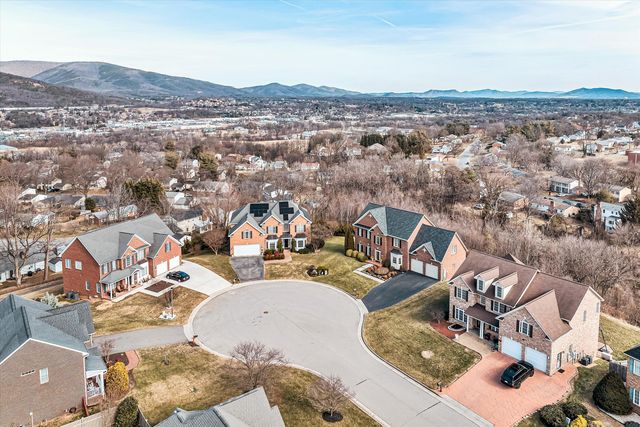 2120 River Oaks DR, Salem, VA 24153