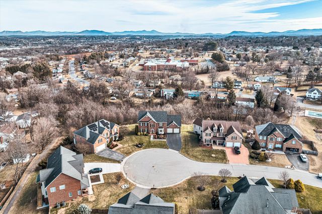 2120 River Oaks DR, Salem, VA 24153