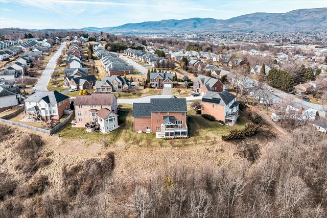 2120 River Oaks DR, Salem, VA 24153