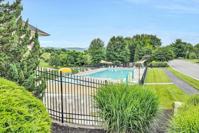 2120 River Oaks DR, Salem, VA 24153